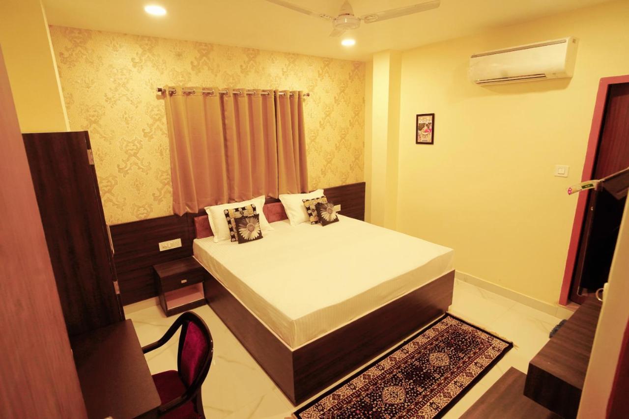 Anand Kanan — Photos 2